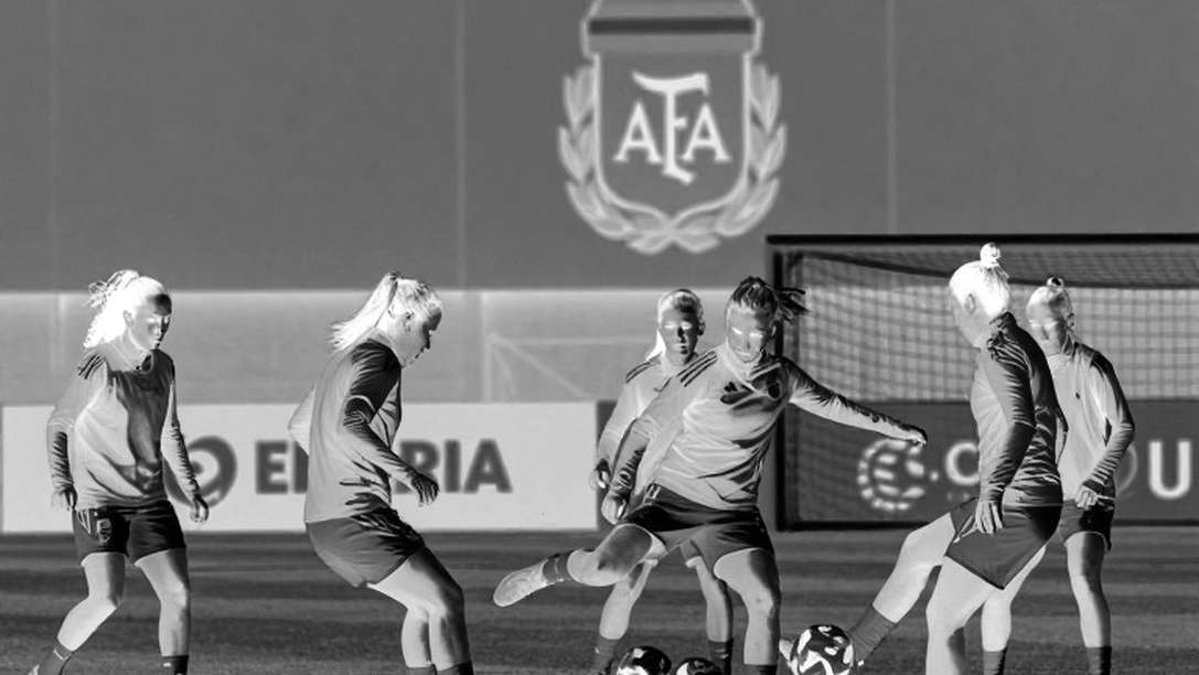 FIFA gọi tên Đình Bắc và Ngô Đăng Khoa: ánh đèn đến trước dữ liệu