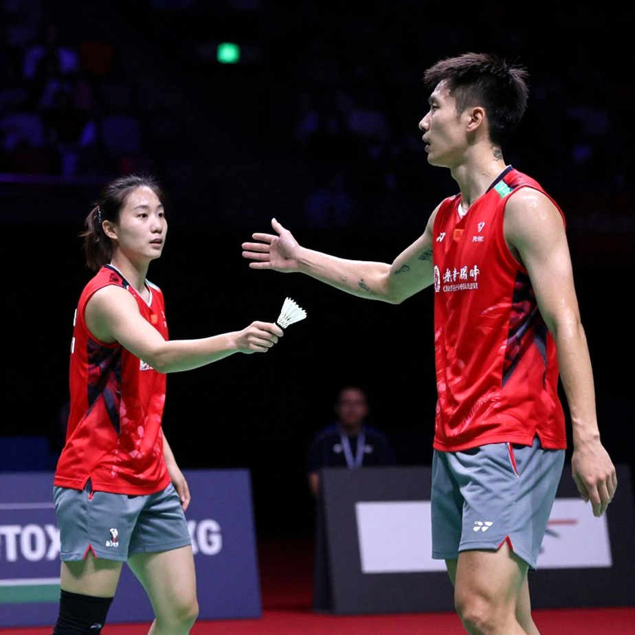 Hiệp ba ở Ichinomiya: Đương kim vô địch đôi nam Asian Games gục ngã và cái giá của một tuần lễ không có khoảng nghỉ Hiệp ba ở Ichinomiya: Đương kim vô địch đôi nam Asian Games gục ngã và cái giá của một tuần lễ không có khoảng nghỉ
