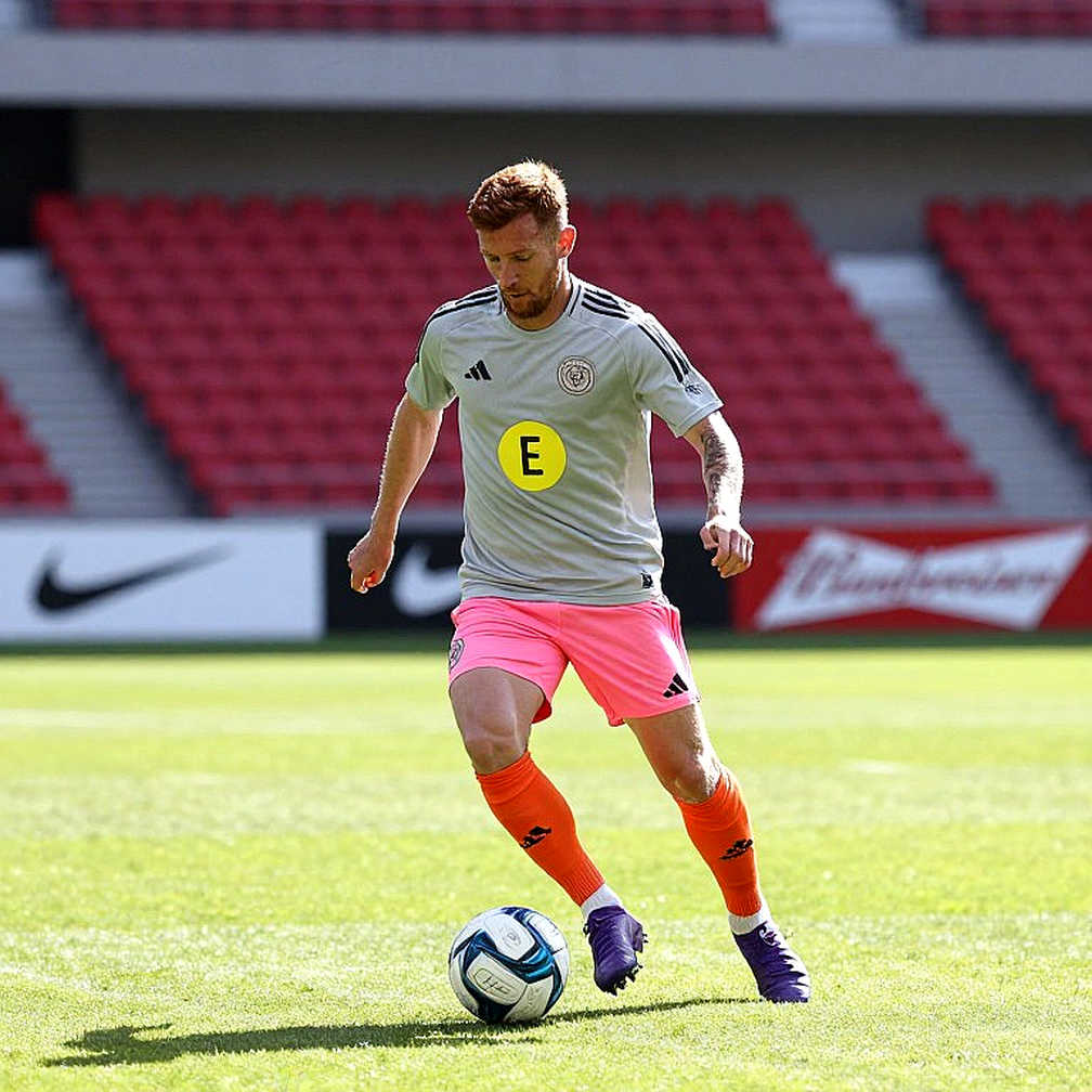 Denis Bouanga vượt Carlos Vela trong danh sách ghi bàn LAFC: Một kỷ lục được xây bằng nhịp ghi bàn đều đặn Denis Bouanga vượt Carlos Vela trong danh sách ghi bàn LAFC: Một kỷ lục được xây bằng nhịp ghi bàn đều đặn
