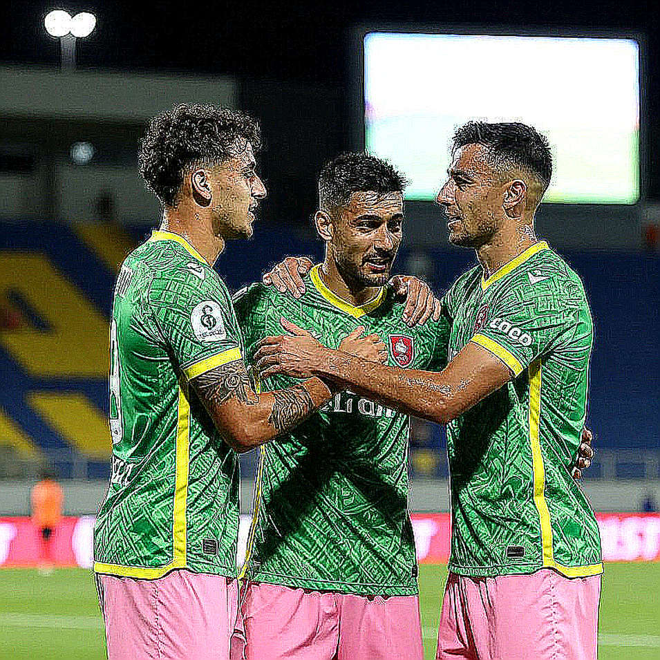 Phnom Penh Crown hạ Gangwon 2-1: khi 36% kiểm soát bóng là đủ