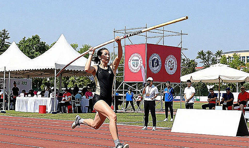 Rasselbock Backyard Ultra: Khi 30 nữ VĐV trong tổng số 141 người tạo ra bục podium toàn nữ đầu tiên tại Anh