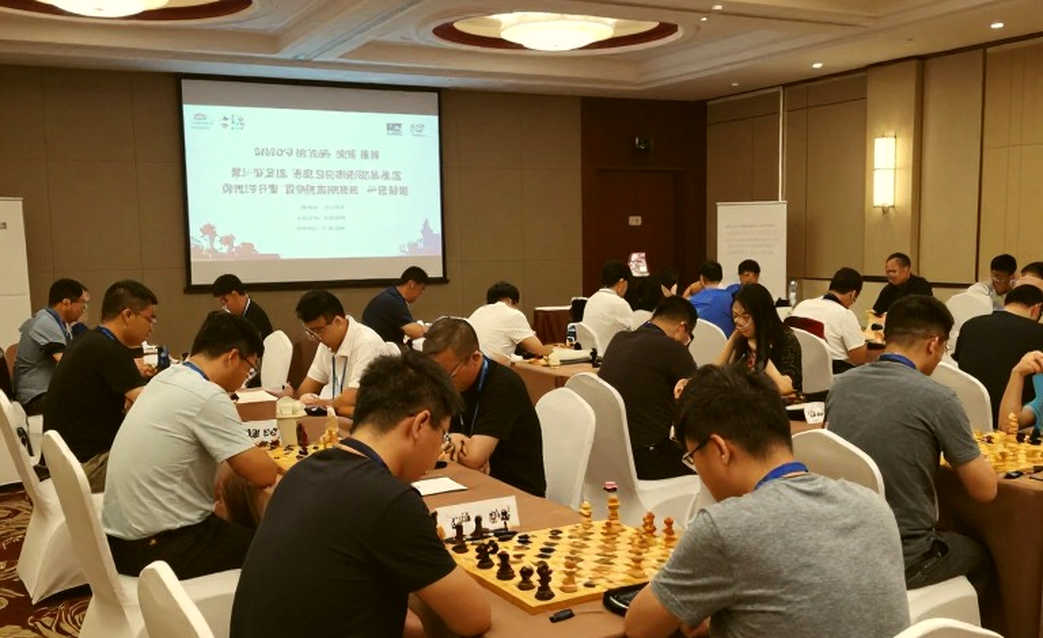Tháng Tám không Copenhagen: khi ChessBase tự viết bài điểm cho chính mình