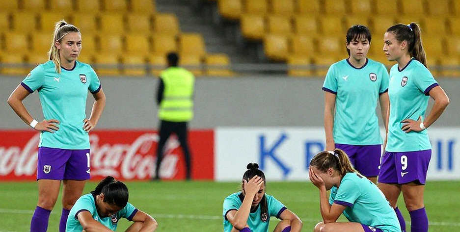 Phí ký hợp đồng cầu thủ tự do: lỗ hổng nằm ngoài mọi báo cáo tài chính của V.League Phí ký hợp đồng cầu thủ tự do: lỗ hổng nằm ngoài mọi báo cáo tài chính của V.League