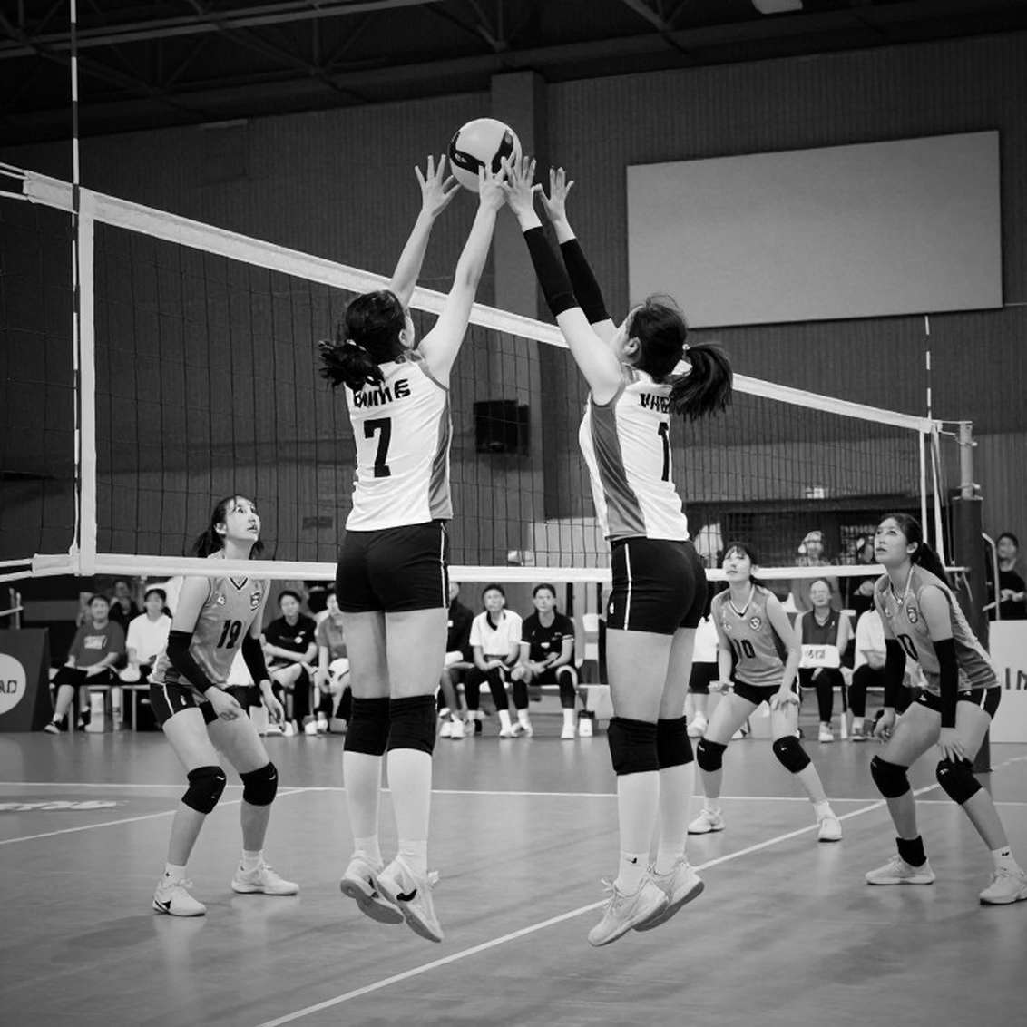 Bogdanka LUK Lublin 3-0 Zawiercie tại Siêu Cup Ba Lan: set đầu 34-32, cú ace quyết định của Leon và bàn tay của Komenda