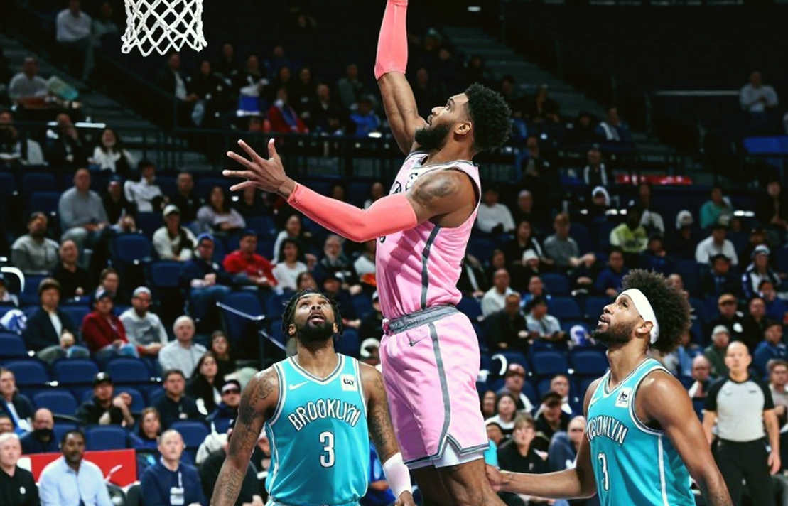 Mike James's Efforts Fall Short: Efes Lose EuroLeague Opener Away to Barcelona Mike James's Efforts Fall Short: Efes Lose EuroLeague Opener Away to Barcelona