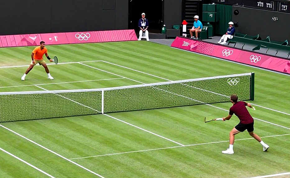 Zverev vào tứ kết Thượng Hải: ngôi số 1 thế giới và tiếng thì thầm của mắt cá chân