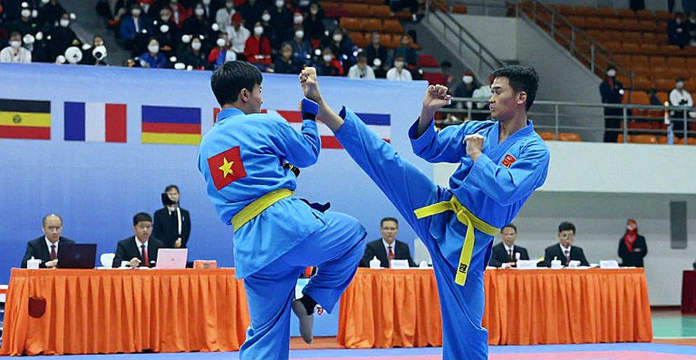 Raoni Barcelos xuất viện sau cơn hoảng sợ sức khỏe: Hồi chuông cuối của một sự nghiệp ở hạng gà